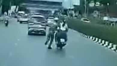 Police chase and escape of Bangkok taxi rider end in injury of passenger