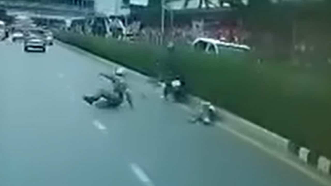 Grab rider escapes police leading to passenger injury