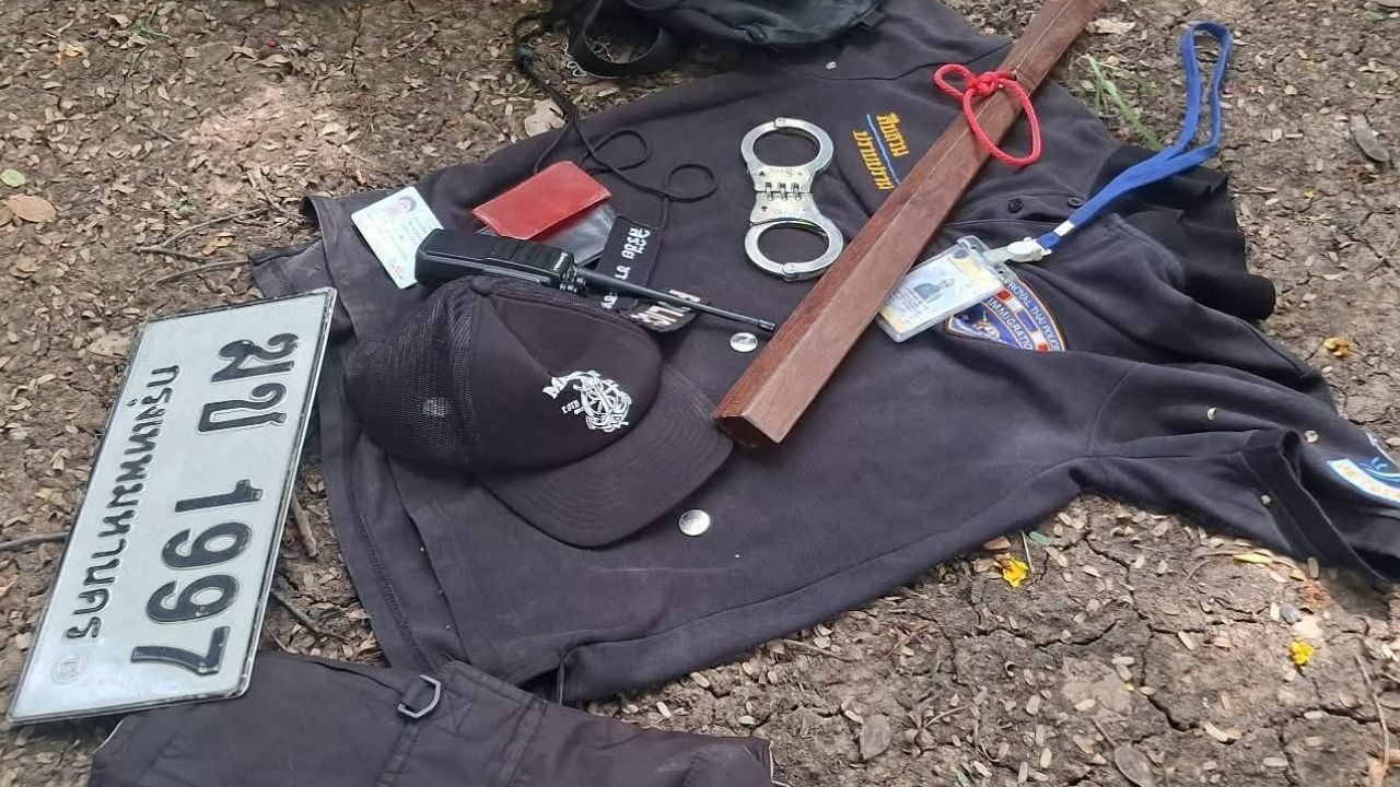 Fake police arrested for swindling money from Indian man