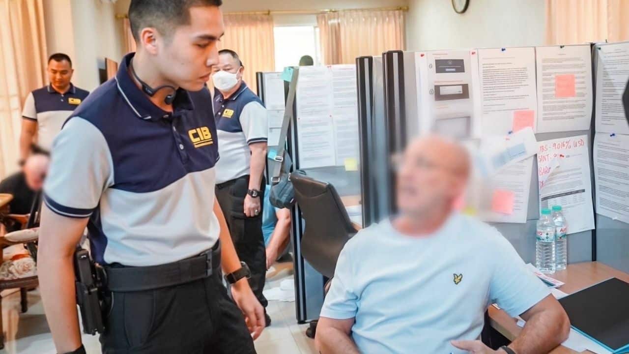 Foreigners arrested to call centre scam