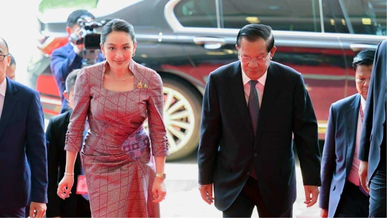 Thai PM and Hun Sen on phone call