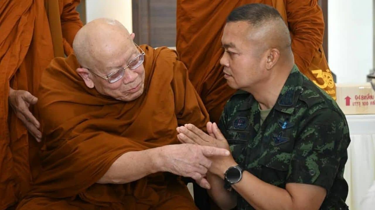 2nd army chief gets gift from monk