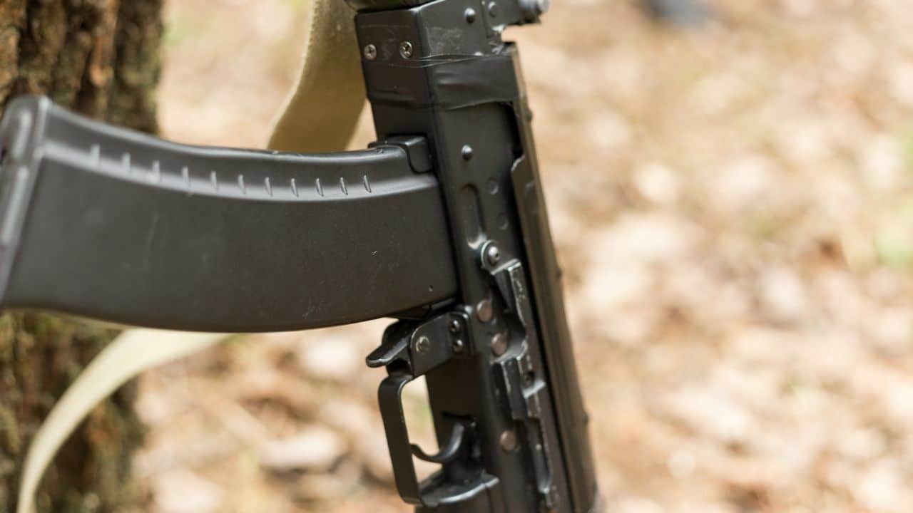 Thai soldier commits suicide with M16