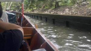Thai woman calls out after paying 9,500 baht for boat trip at floating market