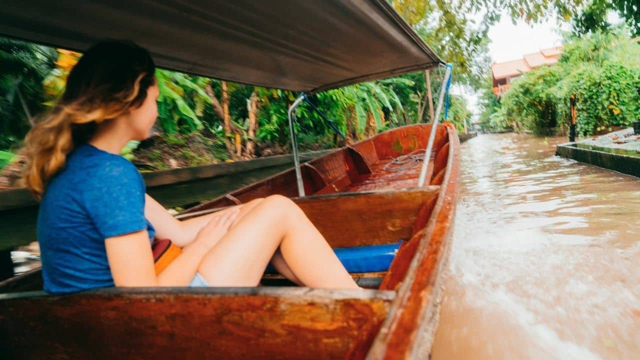 boat trip at Damnoen Saduak Floating Market in Ratchaburi