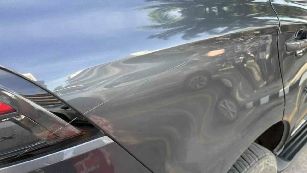 Thai man and family threatened by knife and axe after road dispute