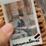Heartfelt project: Thai photographer offers portraits and snacks to border soldiers | Thaiger