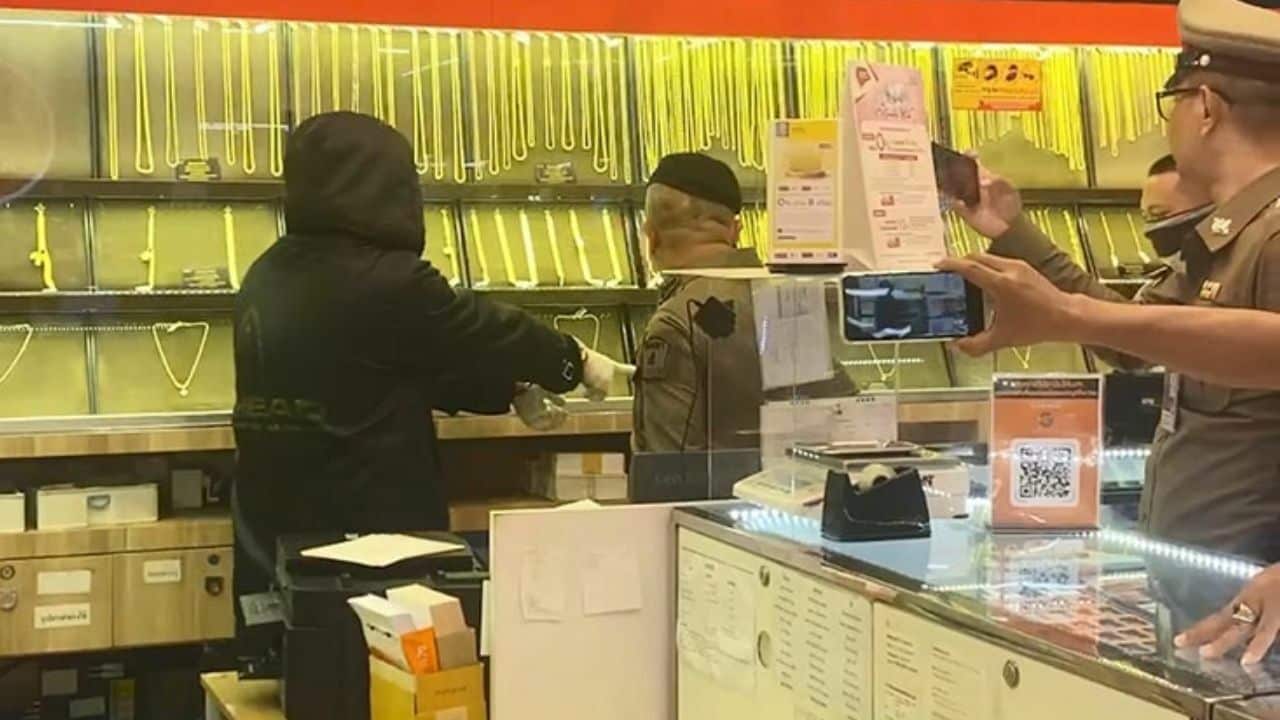 Thai man steals gold due to financial difficulties