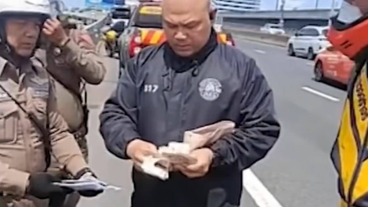 Motorists return found cash to owner, some escapes with windfall