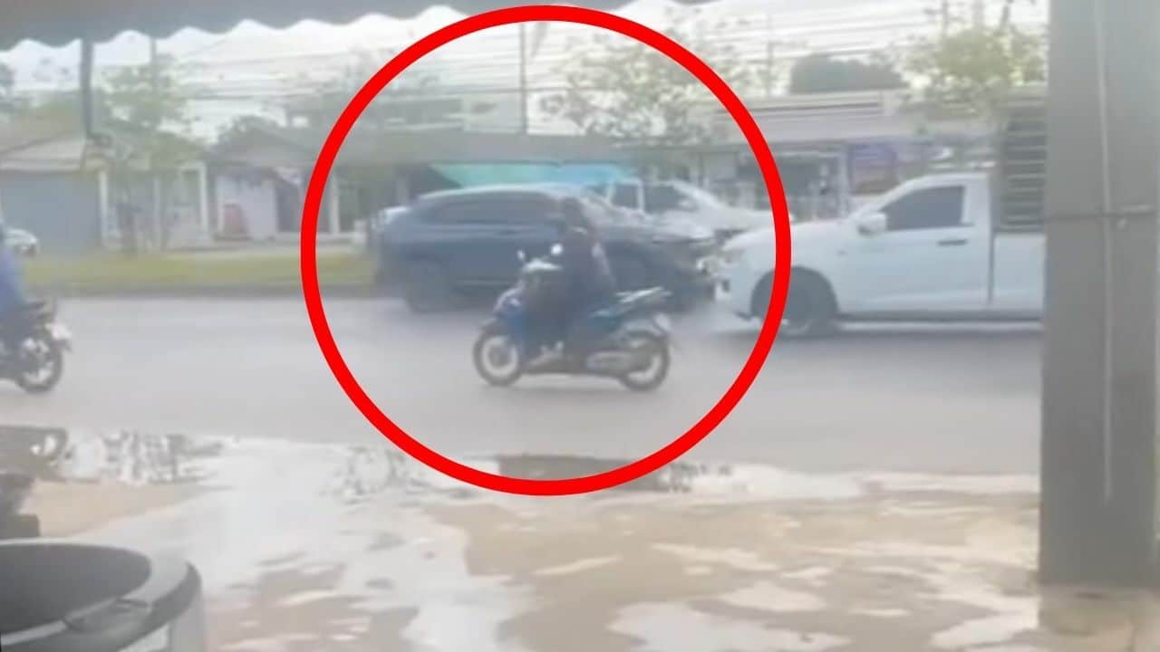 Police drives against traffic flow and fatally crashes woman in Ratchaburi | News by Thaiger
