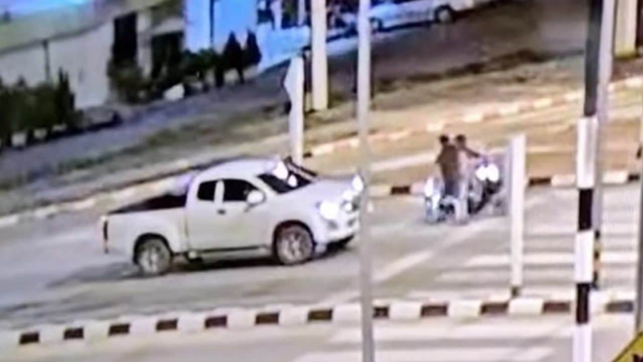 Thai man punches motorcyclist without prior conflict