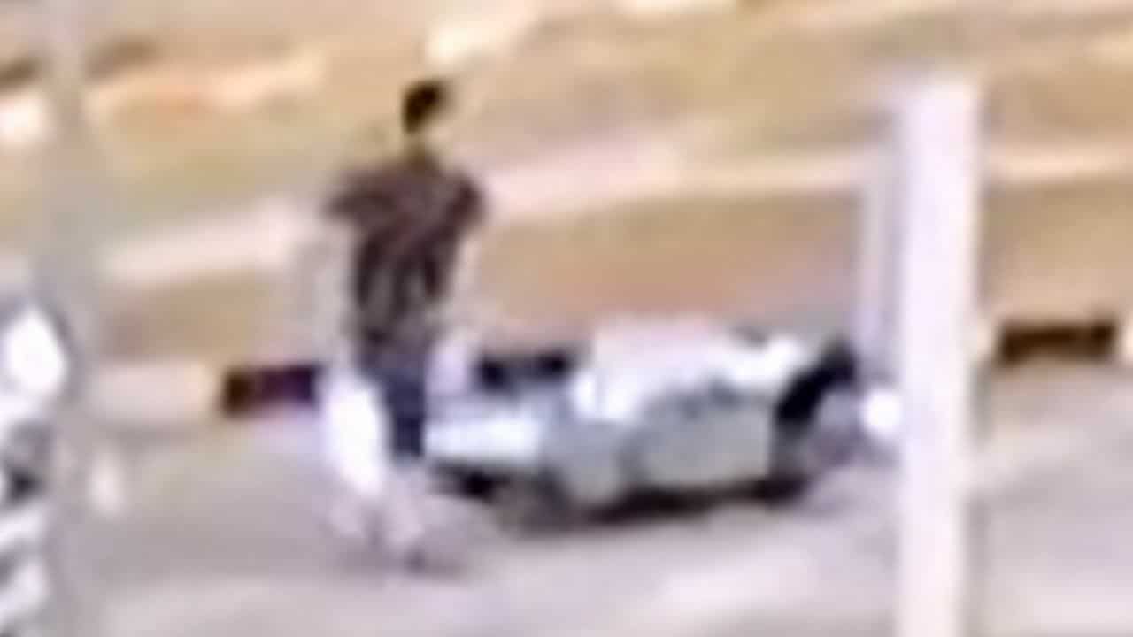 Thai man physically assaulted by stranger on road