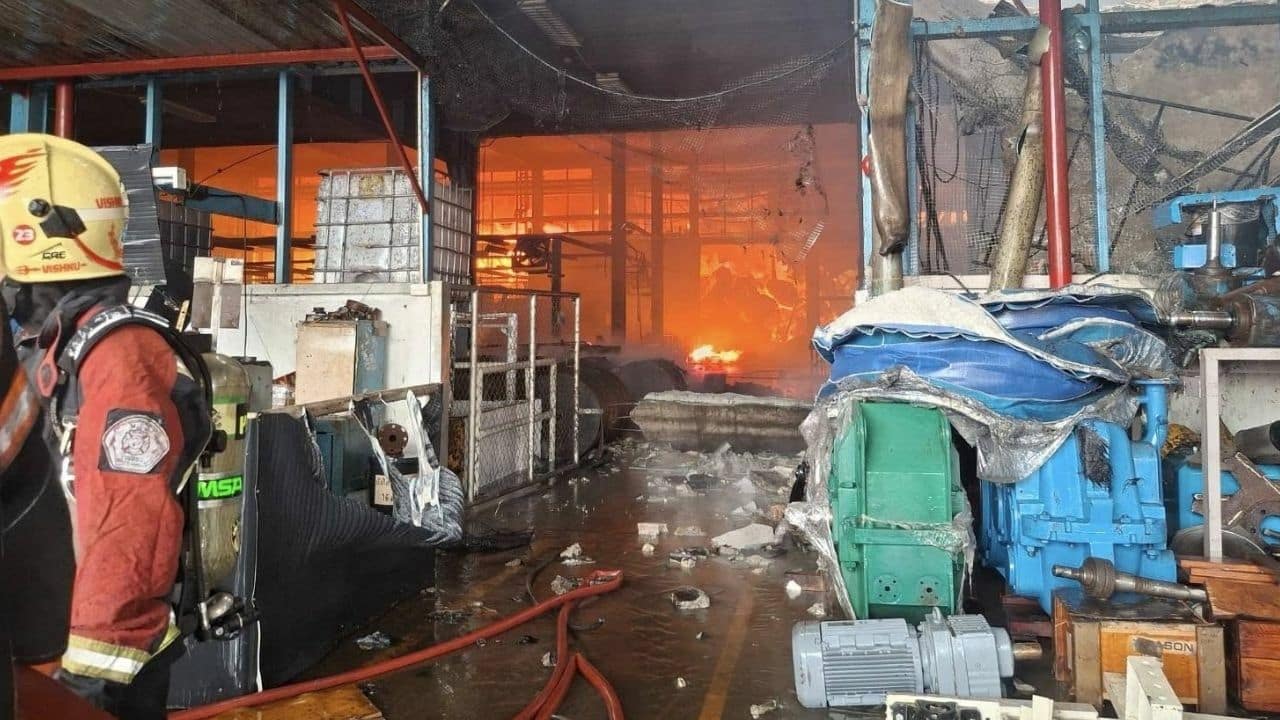 Fire at Saraburi paper factory claims 6 lives and leaves over 10 missing | News by Thaiger