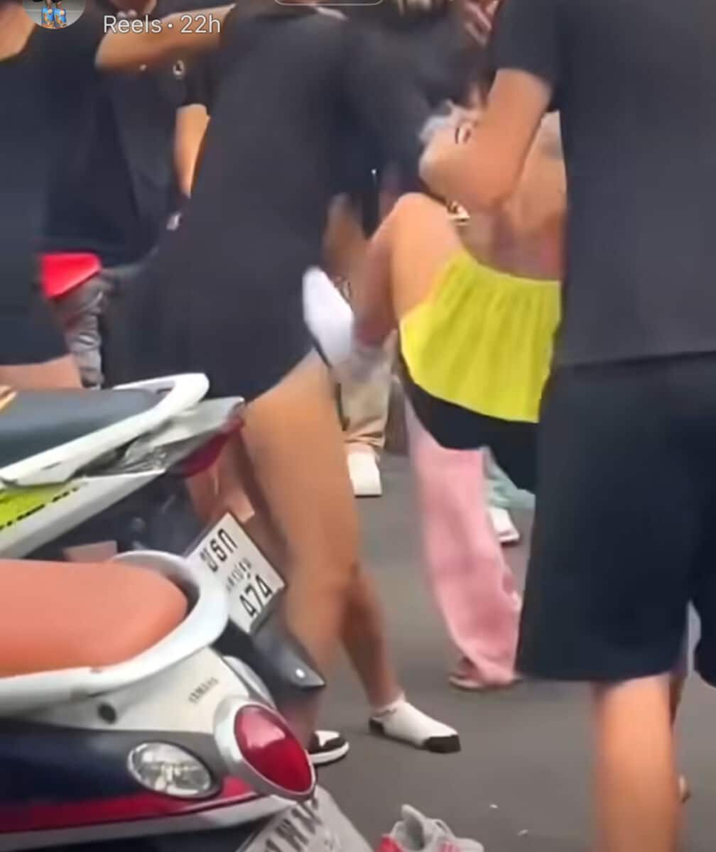 Swinging street: Catfight erupts near Pattaya Walking Street (video) | News by Thaiger