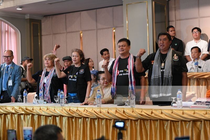 Thai activist calls mass protest to 'sink the boat' over PM scandal | News by Thaiger