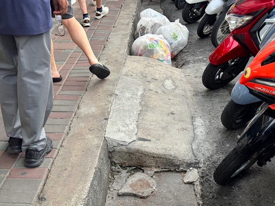 Pattaya cracks down on illegal ramps to tackle drainage issues | News by Thaiger