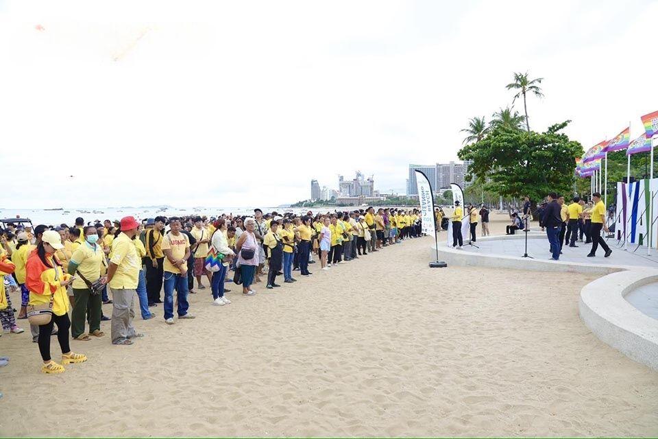 Pattaya Beach gets a major cleanup as locals unite for safer shore | News by Thaiger