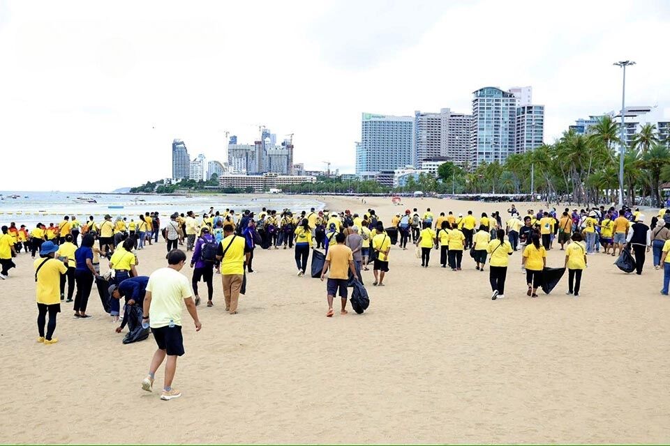 Pattaya Beach gets a major cleanup as locals unite for safer shore | News by Thaiger