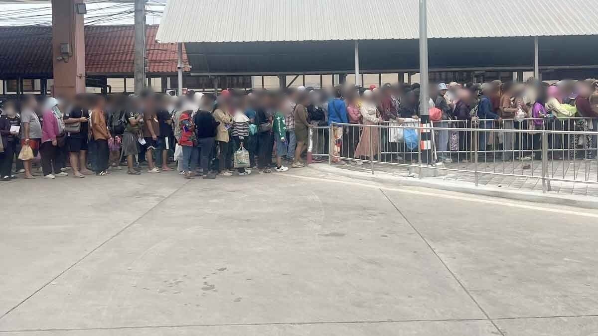 Cambodian rush at Sa Kaeo border amid closure fears | News by Thaiger