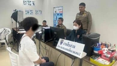Chinese suspect leaps from Pattaya Police Station window (video)