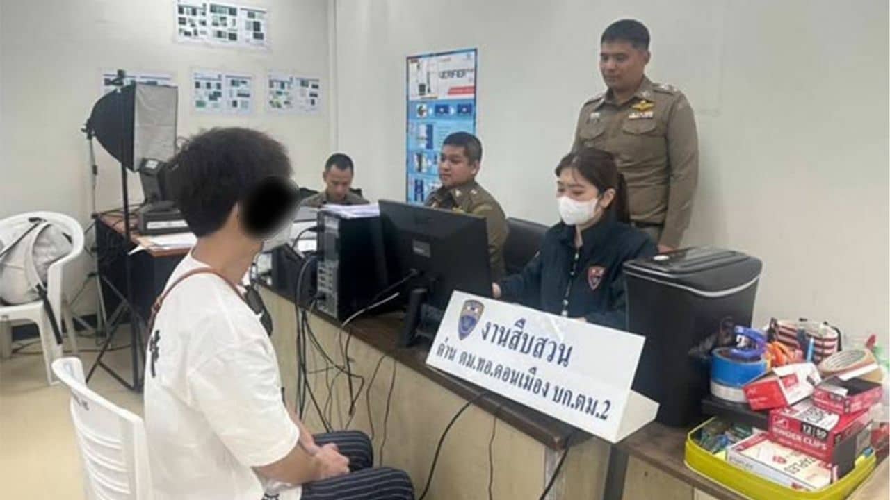 Chinese suspect leaps from Pattaya Police Station window (video)
