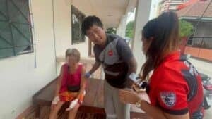 Chon Buri woman slashes wrist in despair, rescued