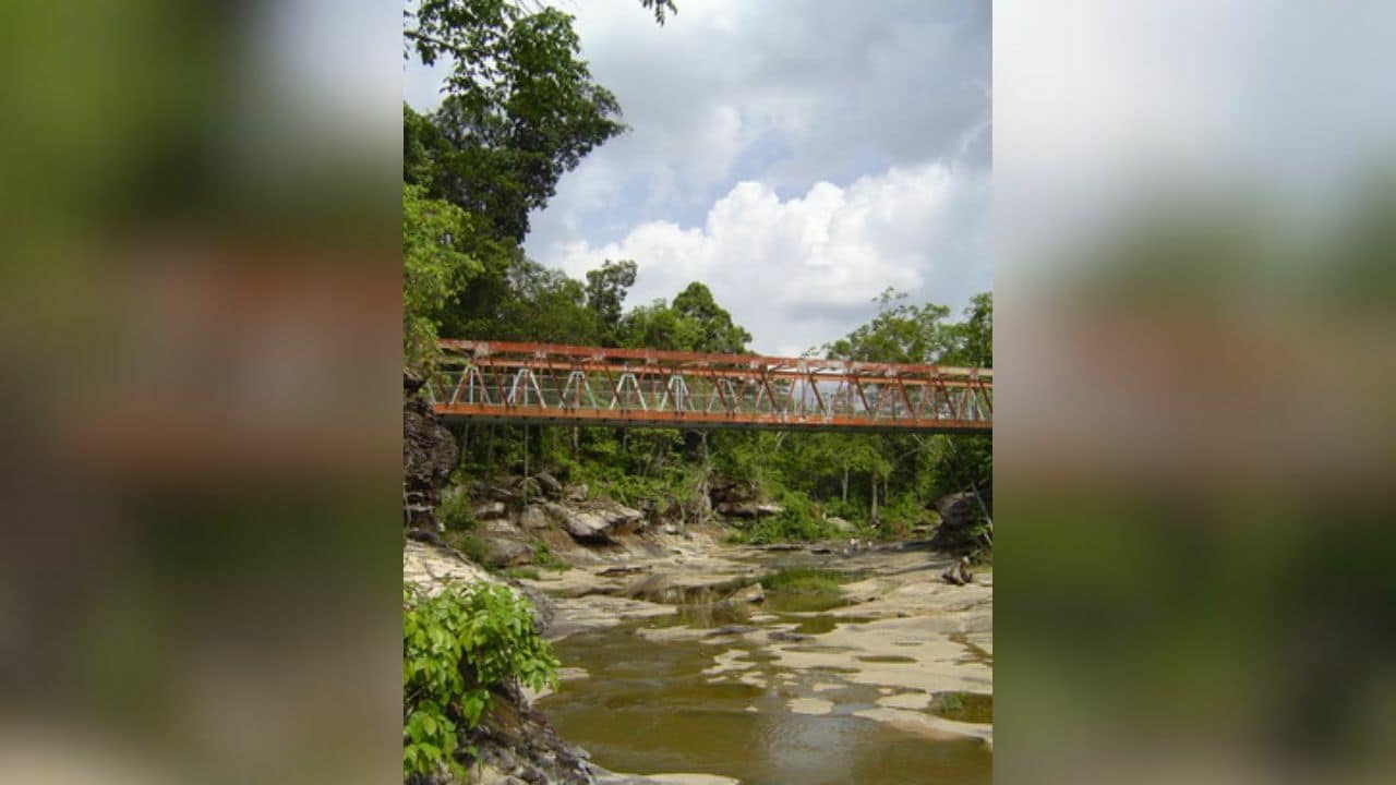 Tragic fall: Couple tumbles from bridge in northeast Thailand