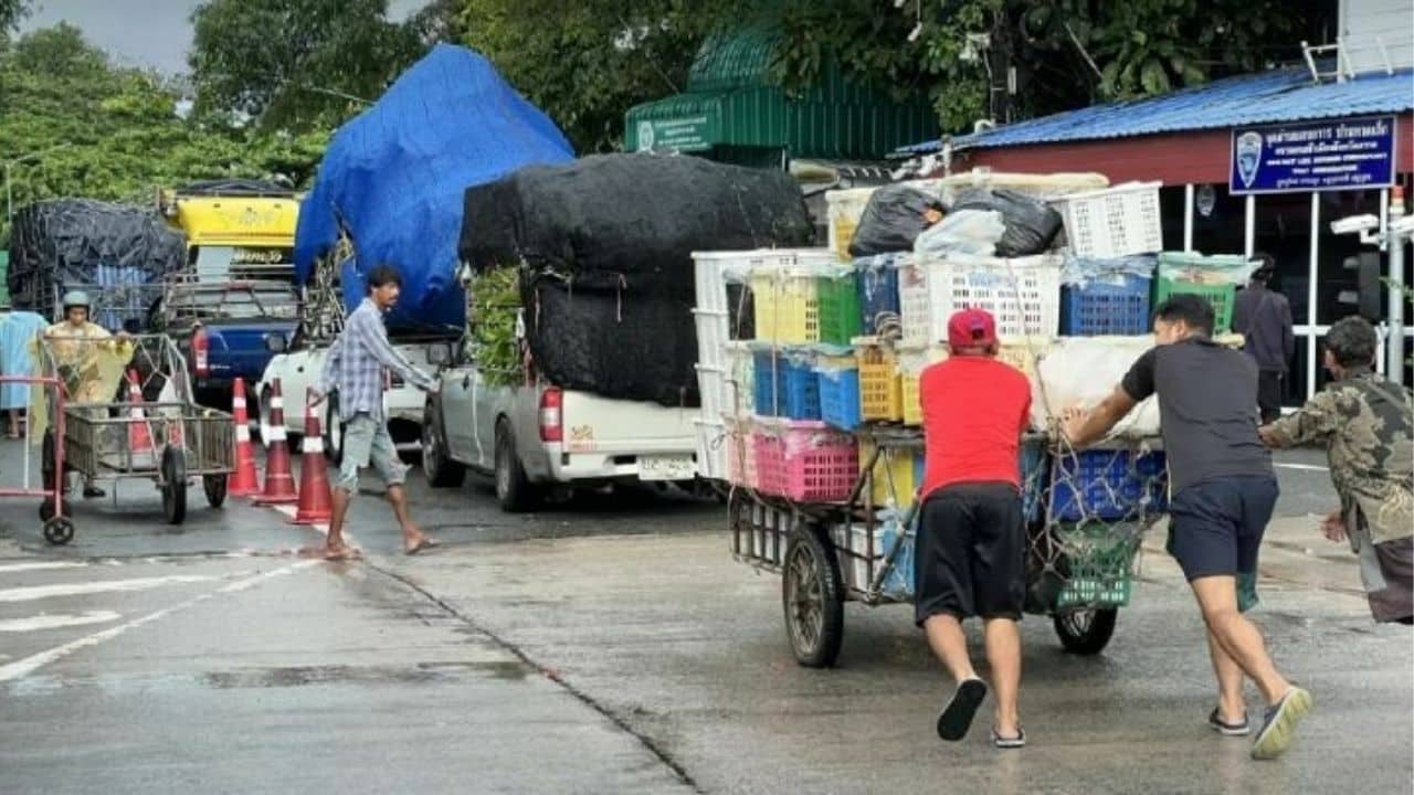Cambodia bans Thai fruit and vegetables amid border dispute