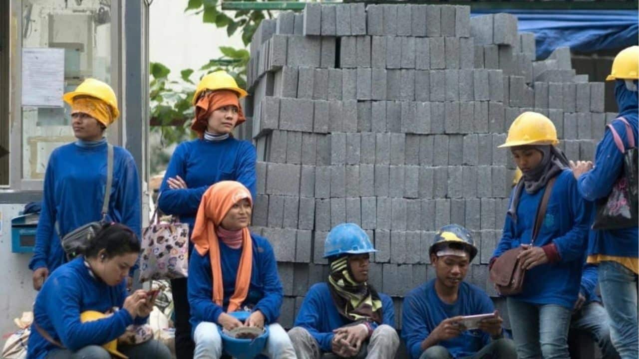 Bangkok workers score 400-baht payday in wage shake-up
