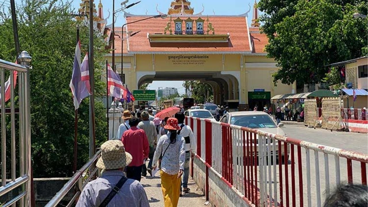 Cambodian workers defy Hun Sen’s call amid border crisis