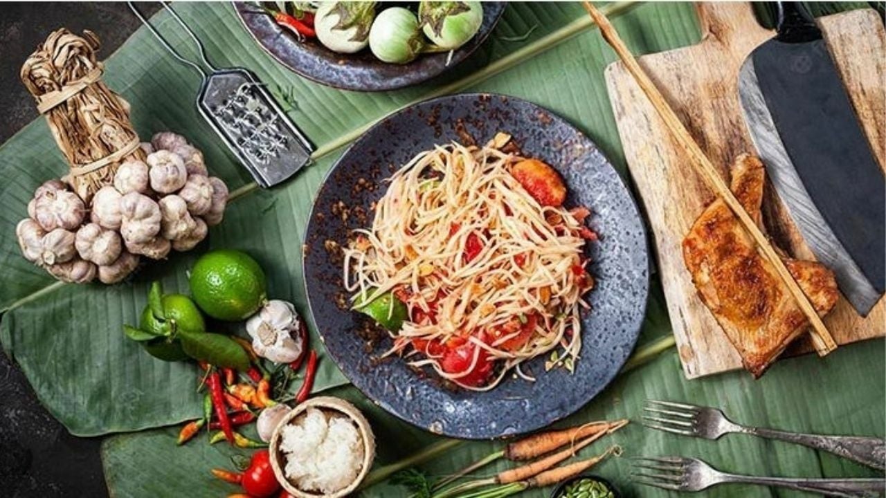 Global salad showdown: From papaya power to pickled crunch