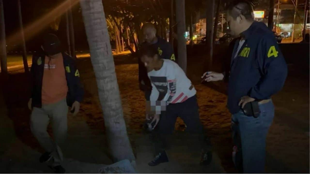 Busted: Pattaya beach thief caught hiding loot in bushes