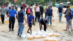 Pattaya releases 100,000 shrimp and sea snails to boost marine life