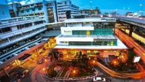 Bangkok protest shuts hospital clinics, triggers traffic meltdown
