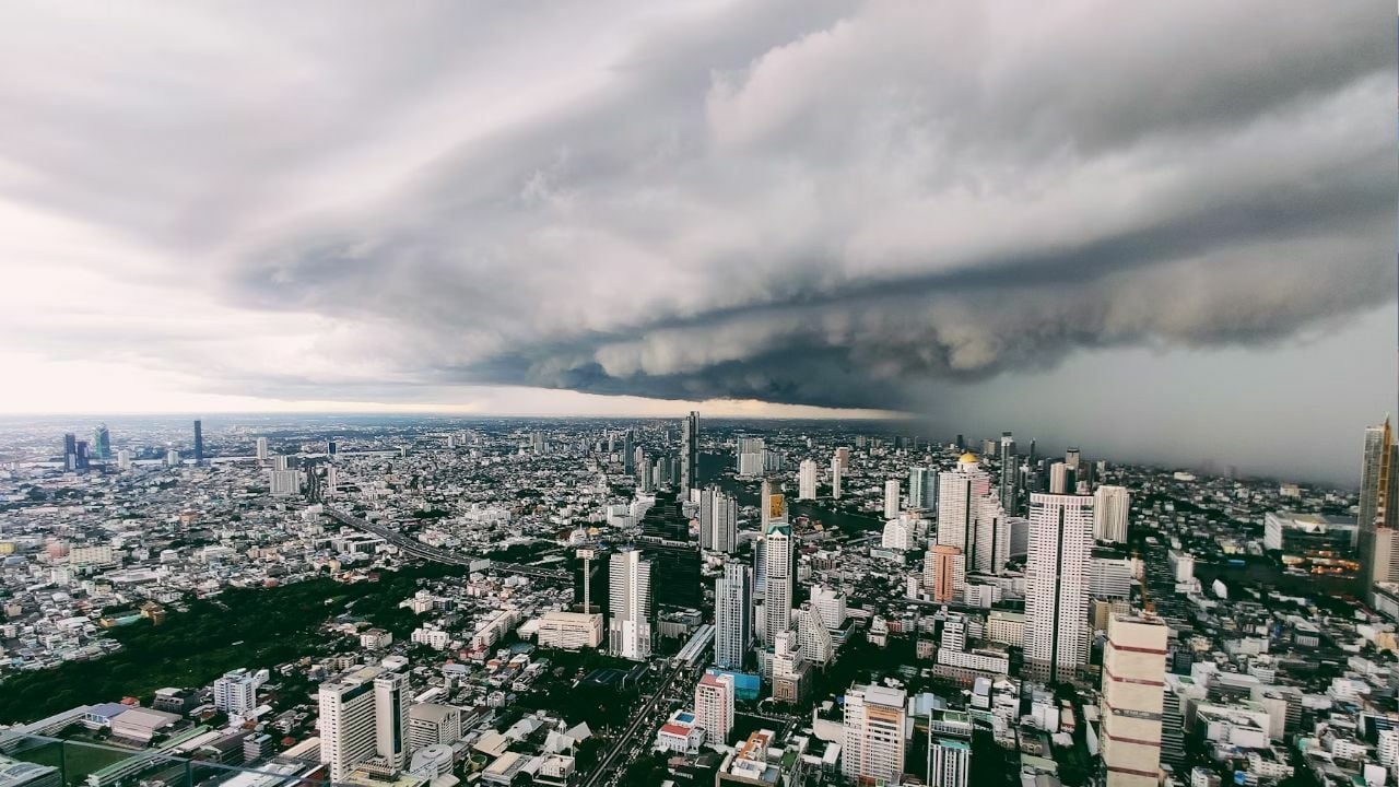 Rain of terror! 31 provinces braced as storms pour in from north