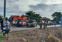 Municipal waste collector killed by pickup in Bang Phae accident
