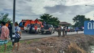 Municipal waste collector killed by pickup in Bang Phae accident