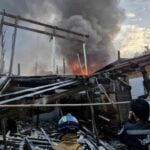 Fire damages homes in Khlong Toei community, extinguished swiftly