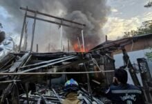 Fire damages homes in Khlong Toei community, extinguished swiftly