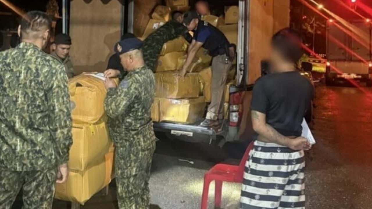 Drivers held for transporting 1,434 boxes of illegal cigarettes