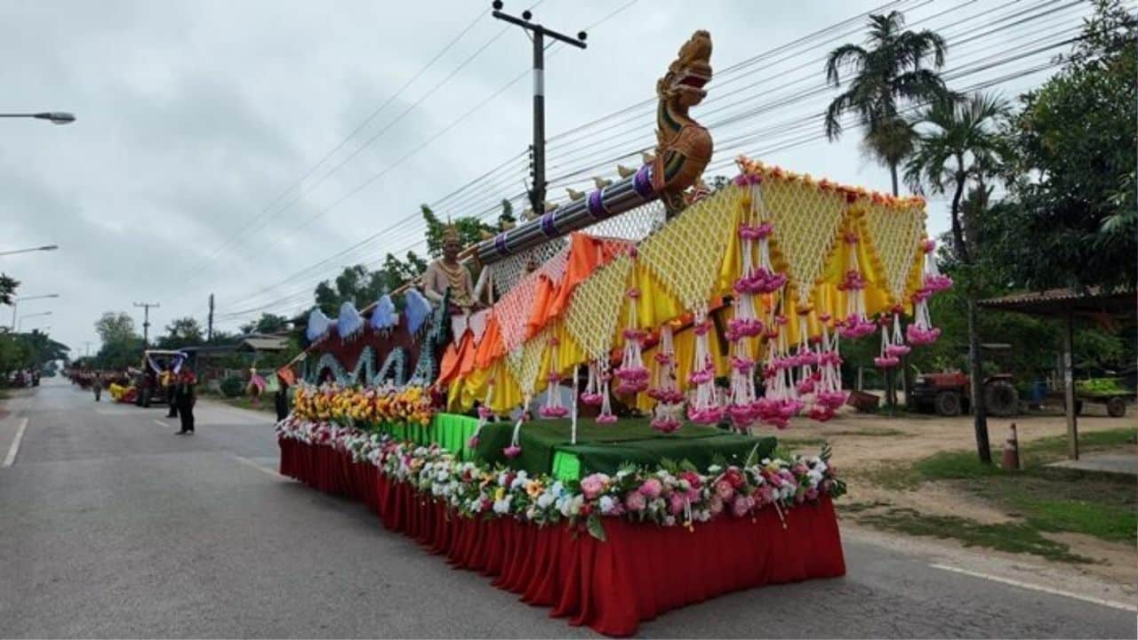 Kamphaeng Phet rocket fest sparks awe with serpent-like smoke