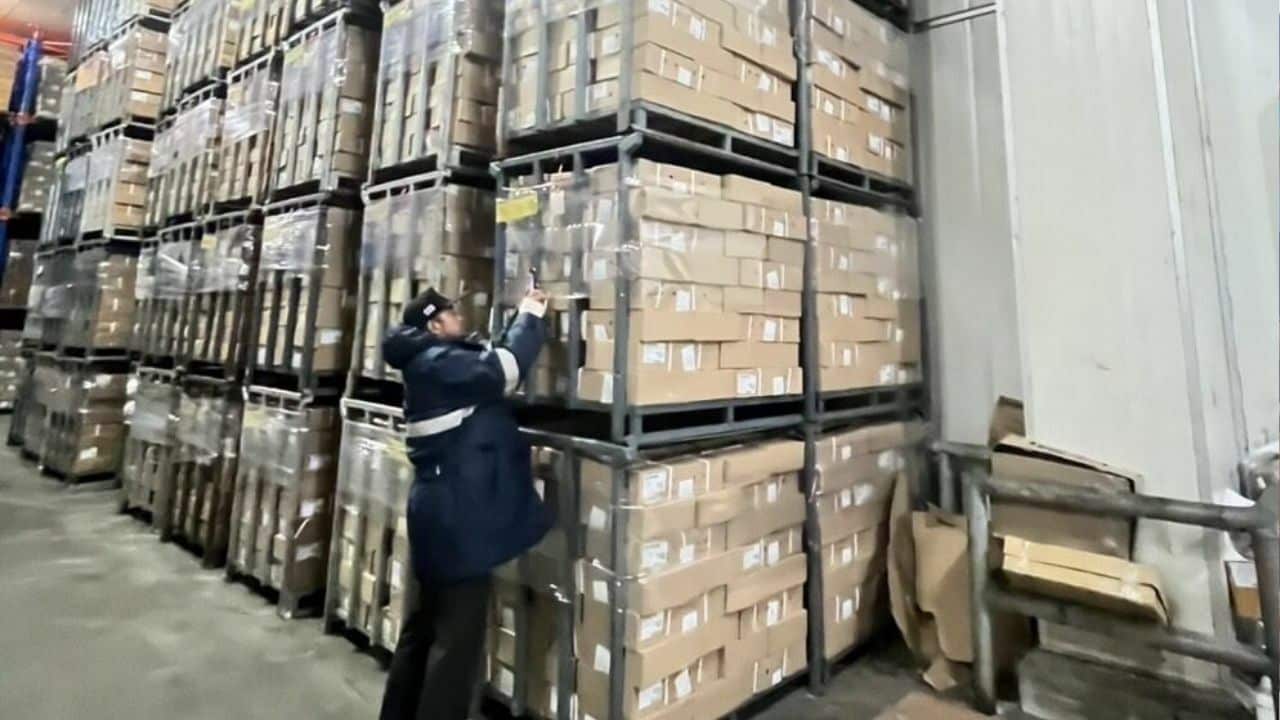 Illegal 346-tonne chicken feet import seized in Samut Sakhon raid