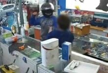 Delivery rider attacks mobile shop owner over package delay in Nonthaburi