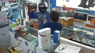 Delivery rider attacks mobile shop owner over package delay in Nonthaburi