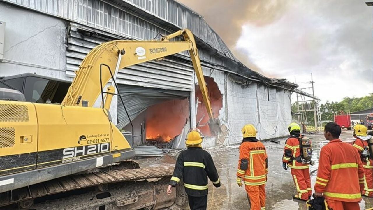Phetchaburi factory fire causes over 10 million baht damage