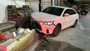 Drunk woman crashes car into Pattaya construction site