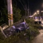 Pickup truck with migrant workers crashes in Songkhla, driver flees | Thaiger