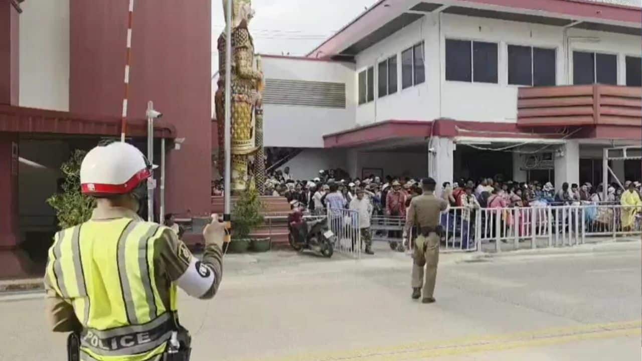 Thai-Cambodia border hours cut amid tensions over disputes