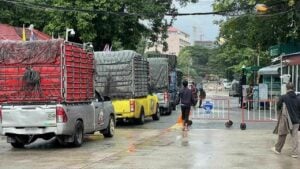 Cambodia bans Thai fruit imports at Khlong Yai checkpoint