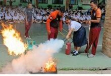Class action: Thai schoolkids fight fire with fryer power